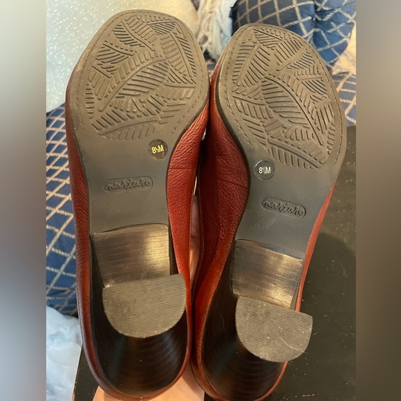 Excellent pre owned condition Nurture slip on leather mules - Picture 2 of 4